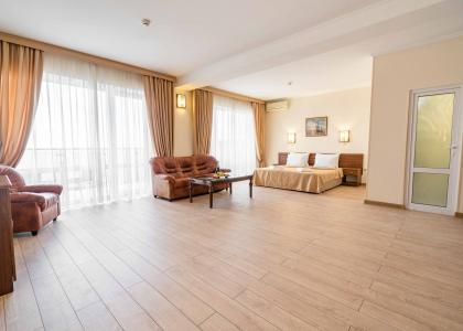 room 150 thumbnail 4